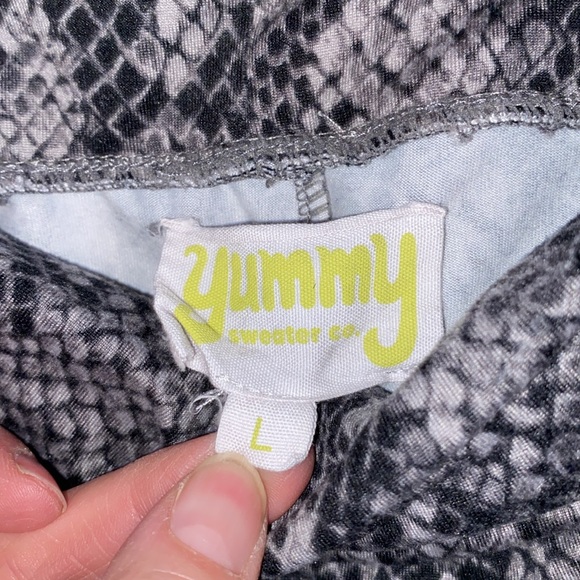 Yummy Sweater company leggings size large snake print so soft - Picture 2 of 3